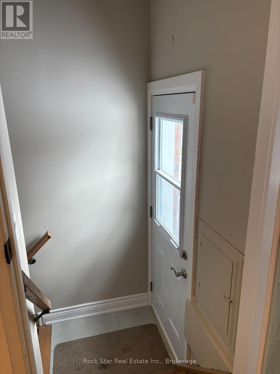 28 Dale Ave Avenue, Hamilton, Ontario L8G 3L9 - Photo 11 - X12597174