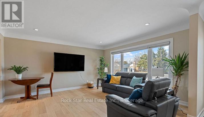 28 Dale Ave Avenue, Hamilton, Ontario L8G 3L9 - Photo 4 - X12597174