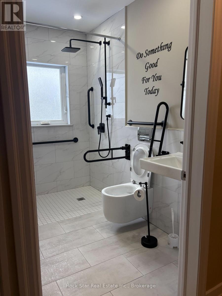 28 Dale Ave Avenue, Hamilton, Ontario L8G 3L9 - Photo 9 - X12597174