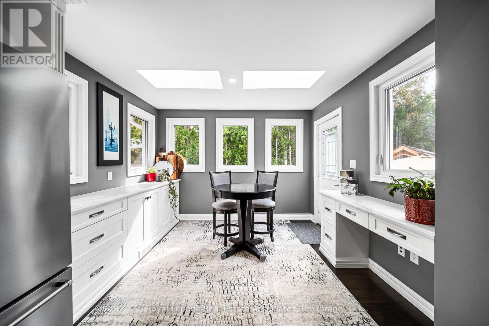 96 Delrex Boulevard, Halton Hills, Ontario  L7G 3X9 - Photo 12 - W12412372