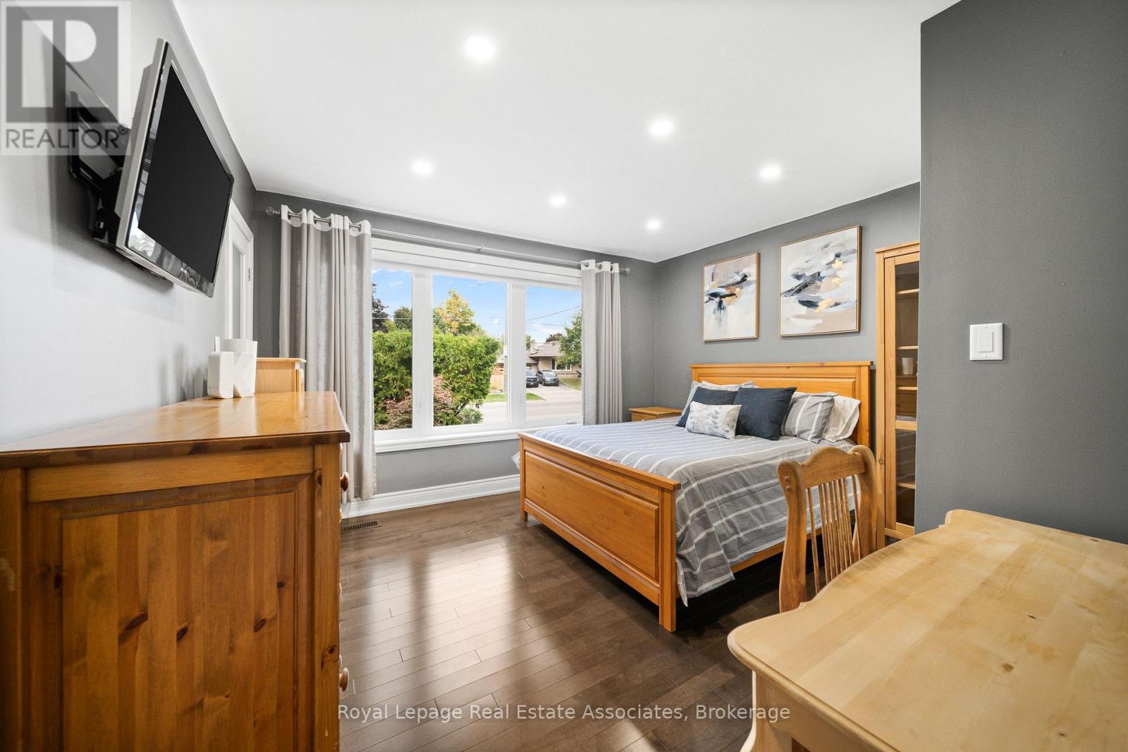 96 Delrex Boulevard, Halton Hills, Ontario  L7G 3X9 - Photo 18 - W12412372