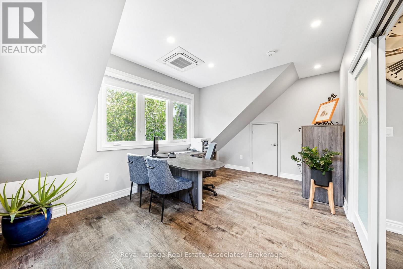 96 Delrex Boulevard, Halton Hills, Ontario  L7G 3X9 - Photo 32 - W12412372