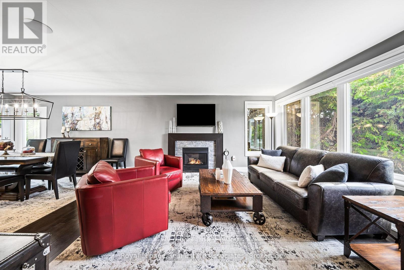 96 Delrex Boulevard, Halton Hills, Ontario  L7G 3X9 - Photo 4 - W12412372