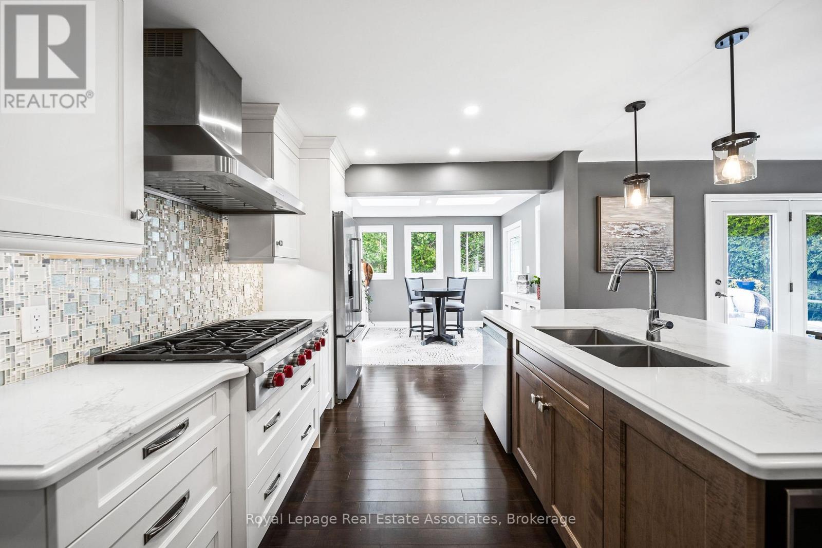 96 Delrex Boulevard, Halton Hills, Ontario  L7G 3X9 - Photo 9 - W12412372