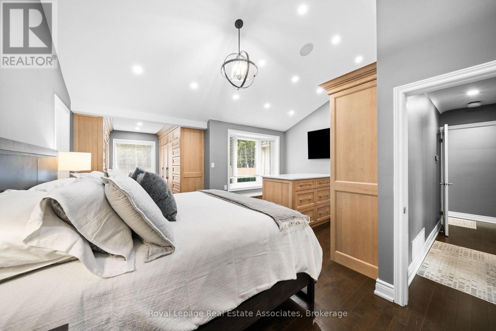 96 Delrex Boulevard, Halton Hills, Ontario  L7G 3X9 - Photo 15 - W12412372