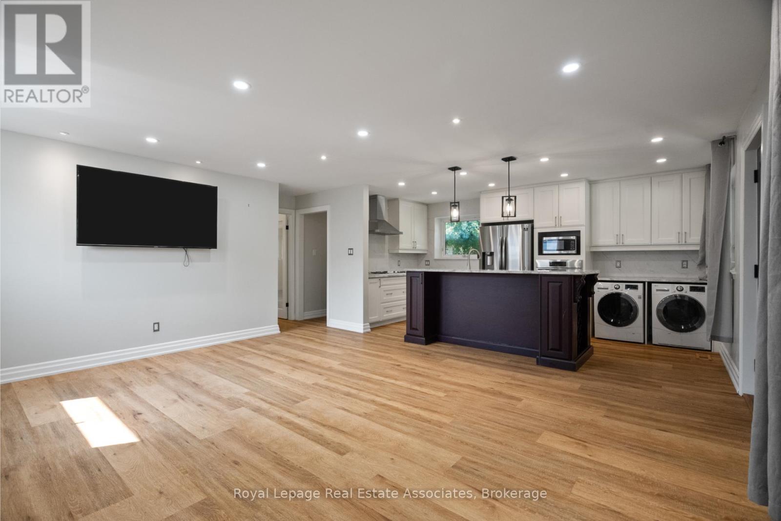 168 Tidey Avenue, Halton Hills, Ontario  L7J 1V6 - Photo 5 - W12428245