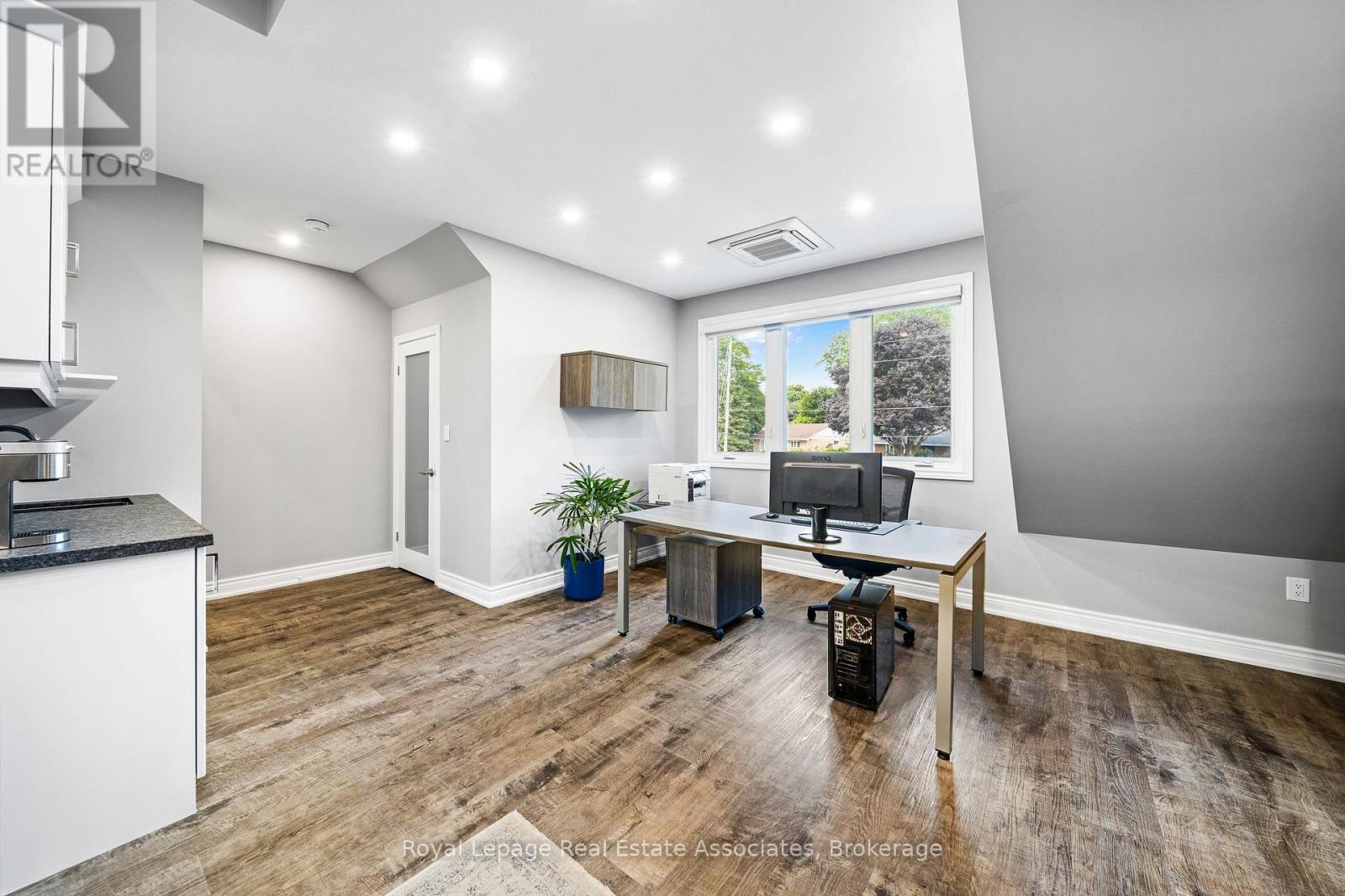 96 Delrex Boulevard, Halton Hills, Ontario  L7G 3X9 - Photo 34 - W12412372