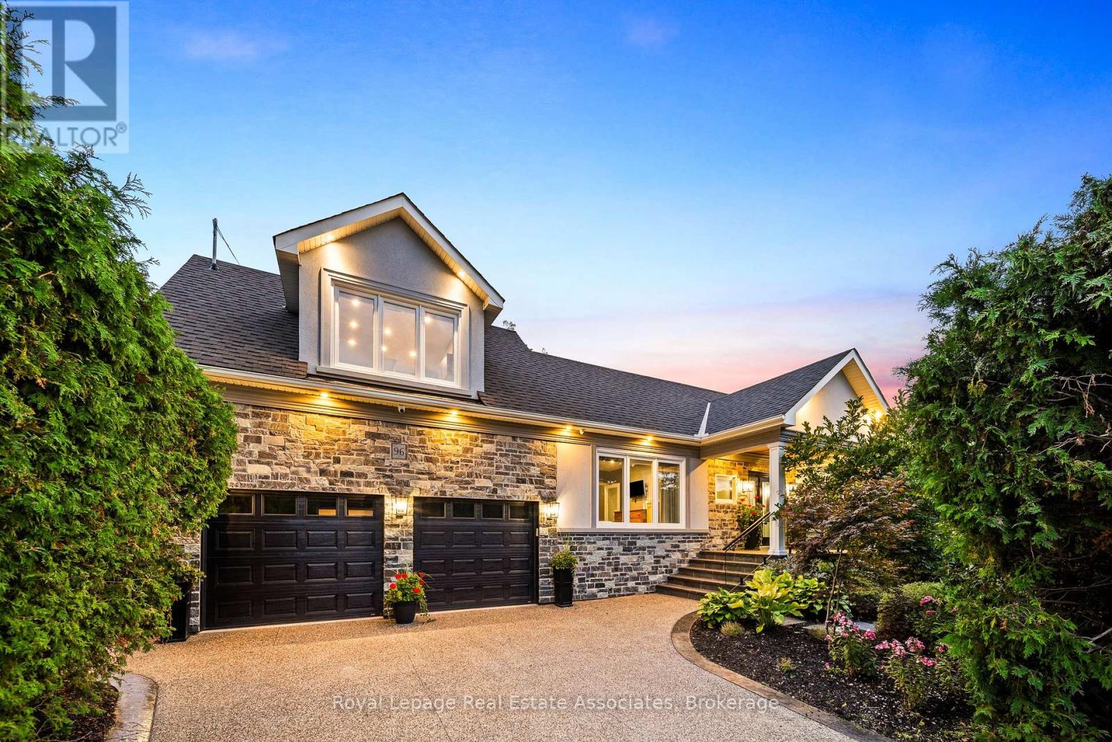 96 Delrex Boulevard, Halton Hills, Ontario  L7G 3X9 - Photo 1 - W12412372