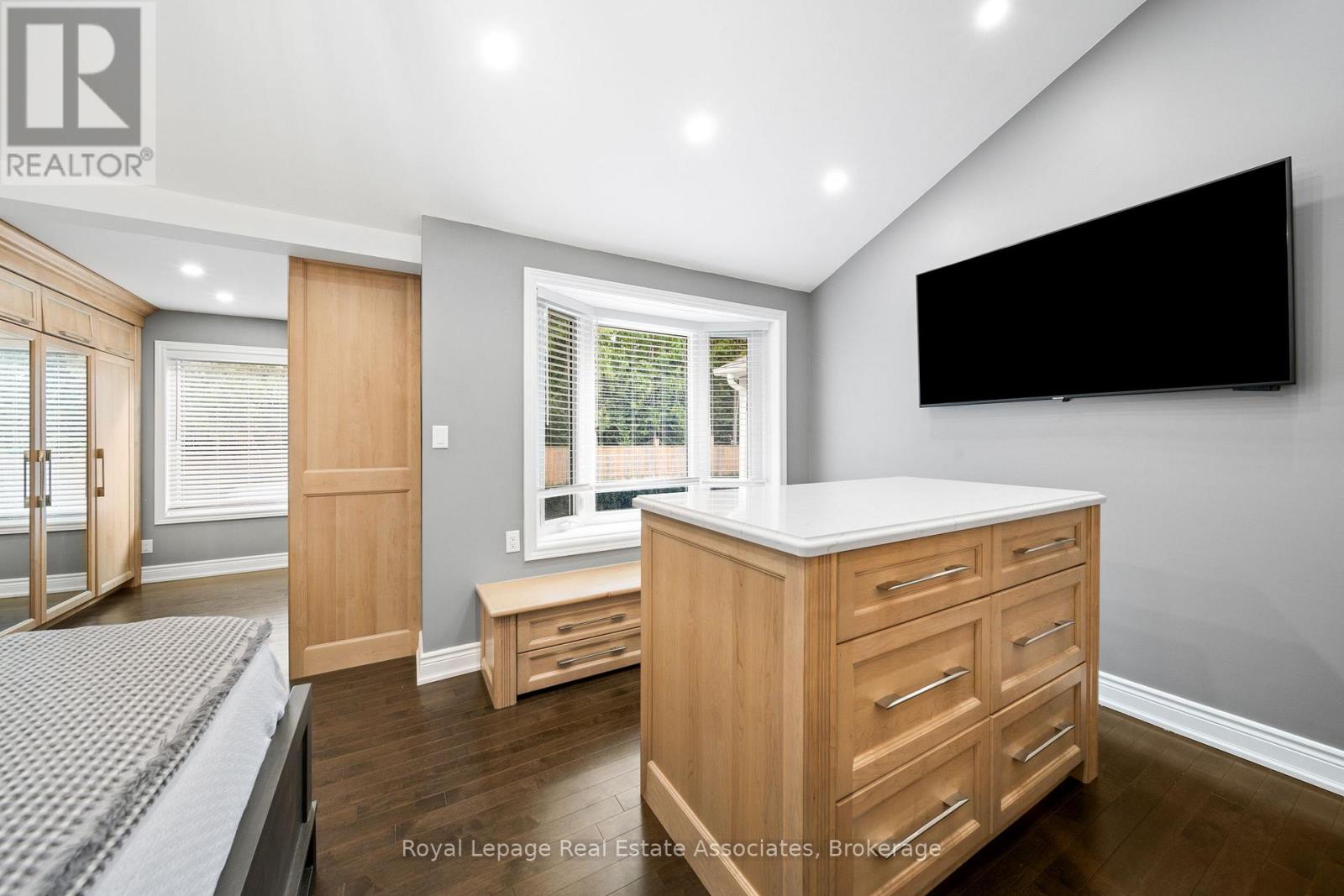 96 Delrex Boulevard, Halton Hills, Ontario  L7G 3X9 - Photo 16 - W12412372