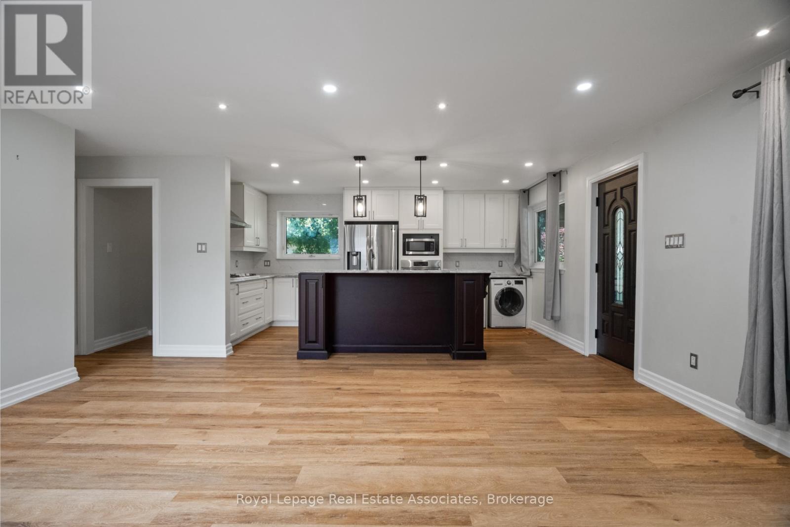 168 Tidey Avenue, Halton Hills, Ontario  L7J 1V6 - Photo 6 - W12428245