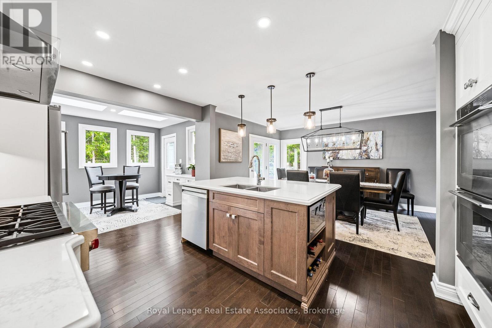 96 Delrex Boulevard, Halton Hills, Ontario  L7G 3X9 - Photo 10 - W12412372