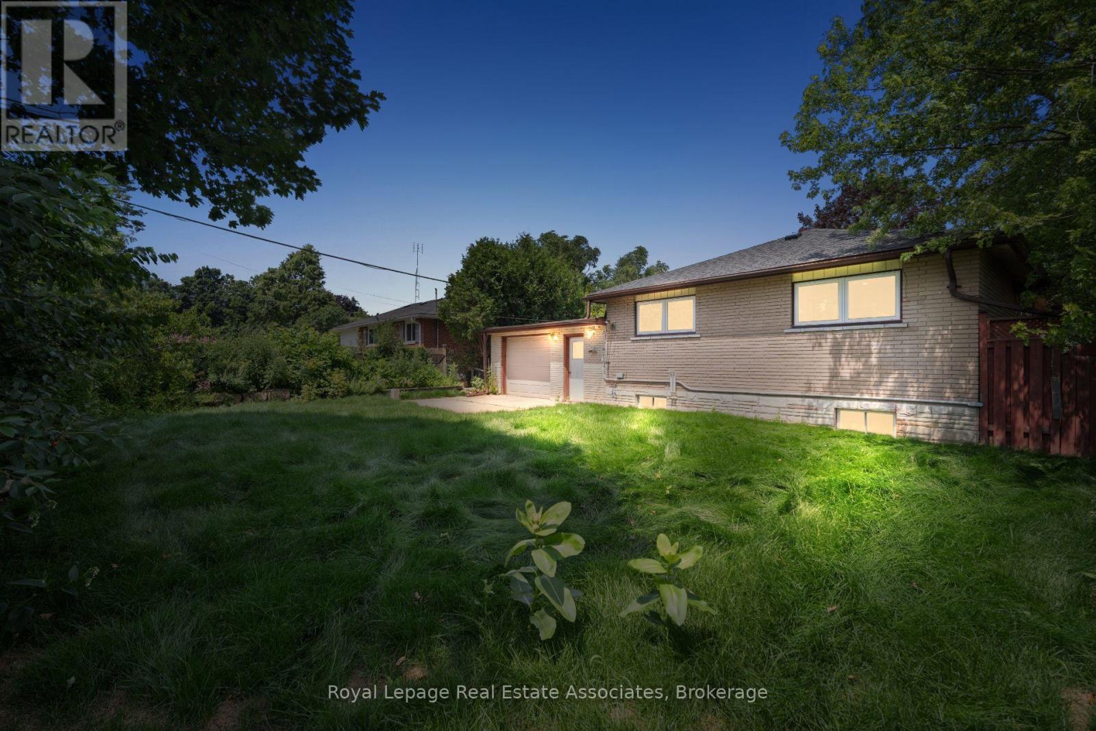 168 Tidey Avenue, Halton Hills, Ontario  L7J 1V6 - Photo 42 - W12428245