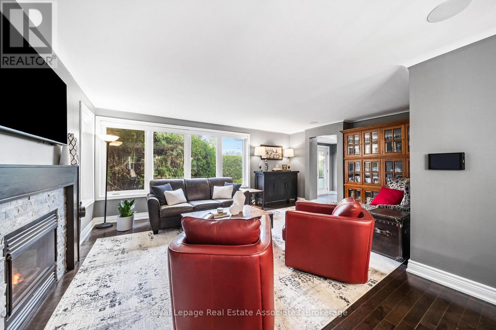 96 Delrex Boulevard, Halton Hills, Ontario  L7G 3X9 - Photo 5 - W12412372