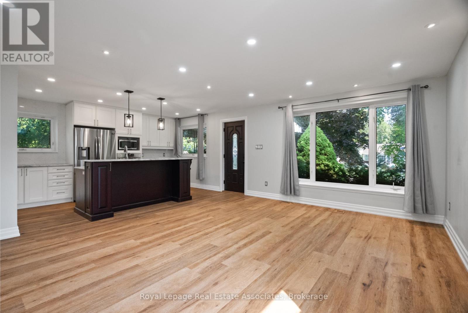 168 Tidey Avenue, Halton Hills, Ontario  L7J 1V6 - Photo 7 - W12428245