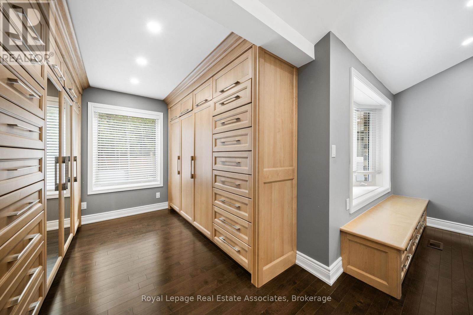 96 Delrex Boulevard, Halton Hills, Ontario  L7G 3X9 - Photo 17 - W12412372