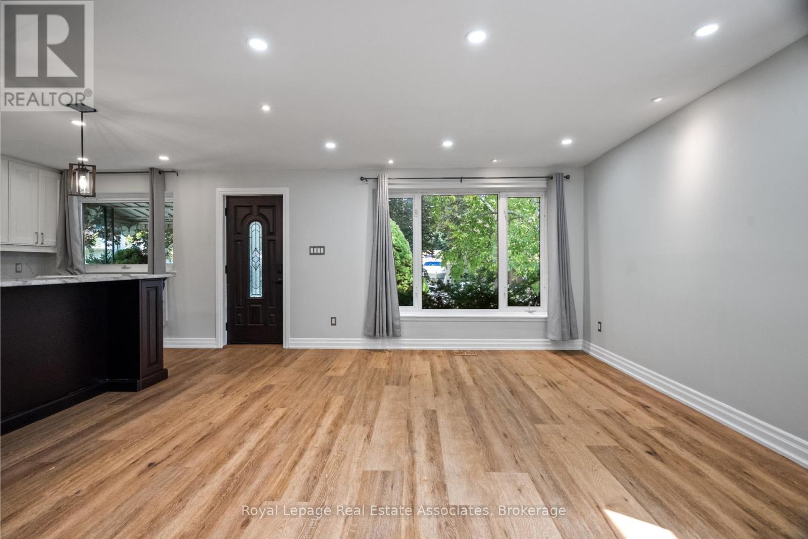 168 Tidey Avenue, Halton Hills, Ontario  L7J 1V6 - Photo 8 - W12428245