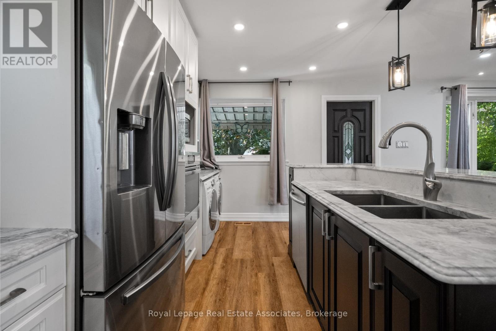 168 Tidey Avenue, Halton Hills, Ontario  L7J 1V6 - Photo 14 - W12428245