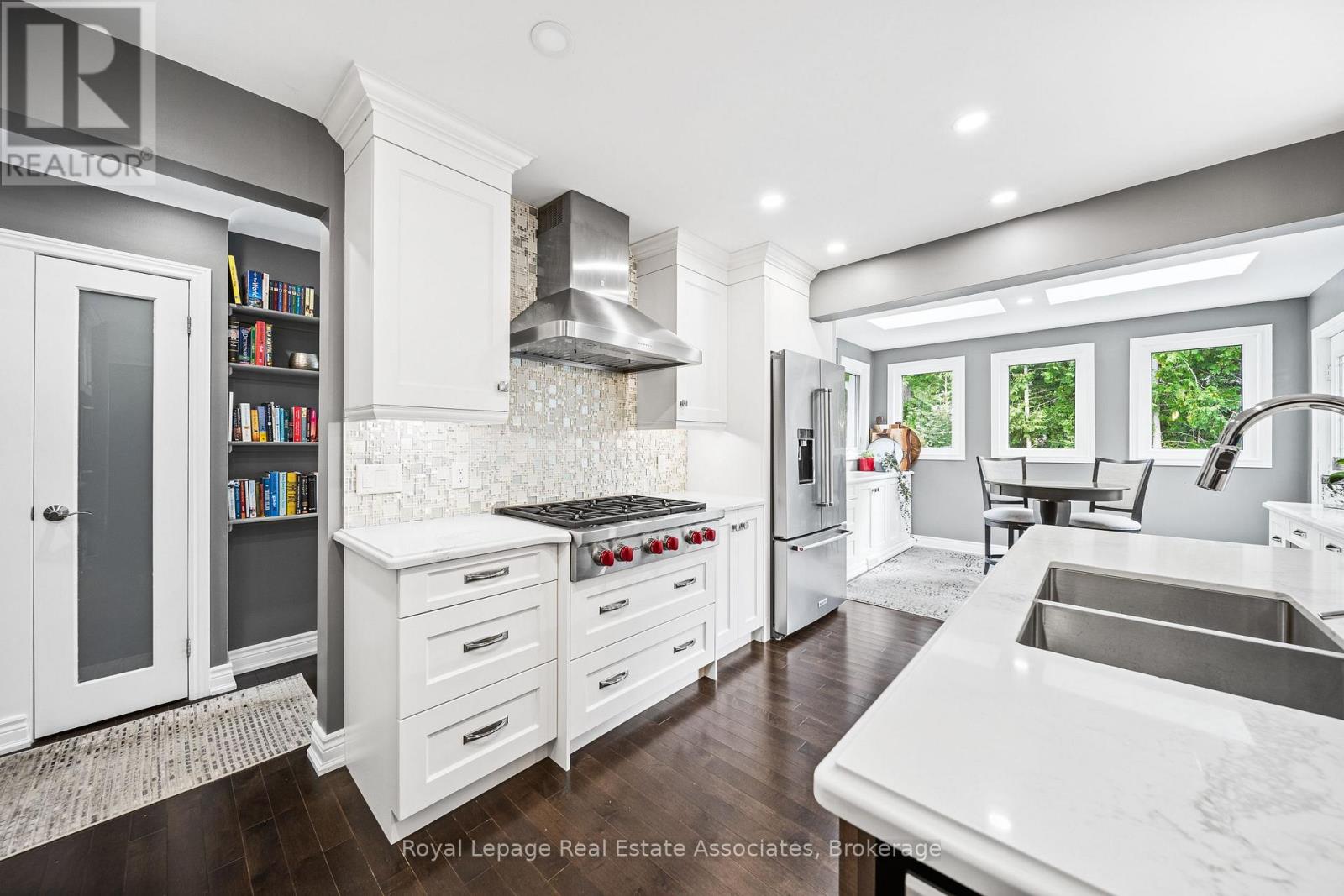 96 Delrex Boulevard, Halton Hills, Ontario  L7G 3X9 - Photo 8 - W12412372