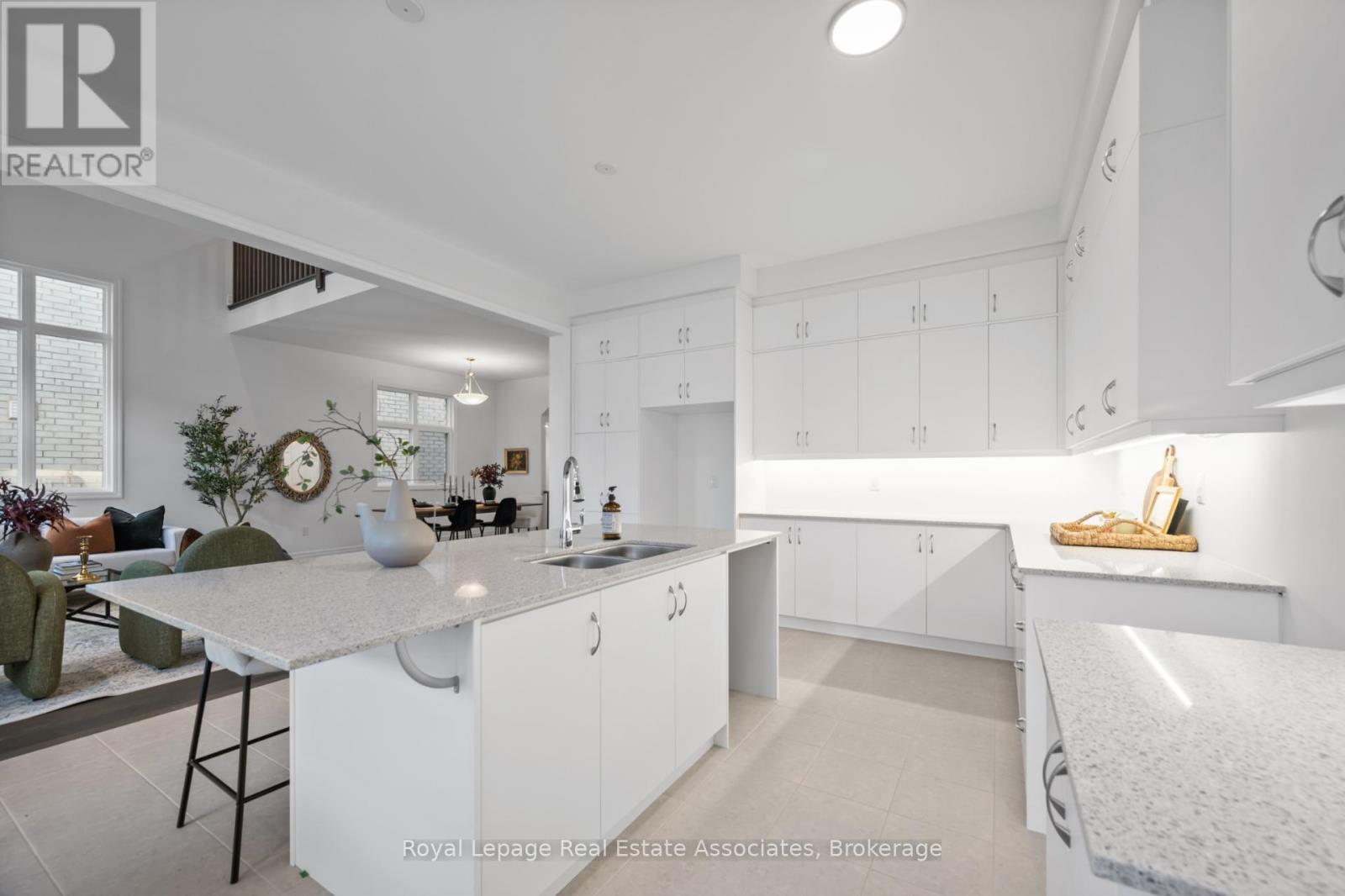 1249 Onyx Trail, Oakville, Ontario  L6H 8A8 - Photo 13 - W12516256