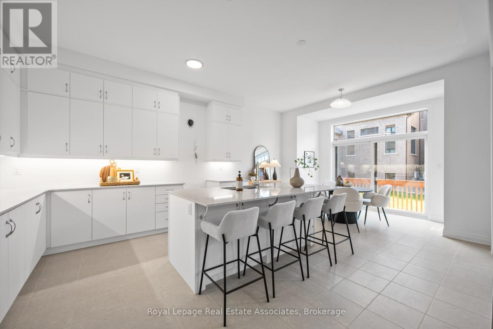 1249 Onyx Trail, Oakville, Ontario  L6H 8A8 - Photo 15 - W12516256