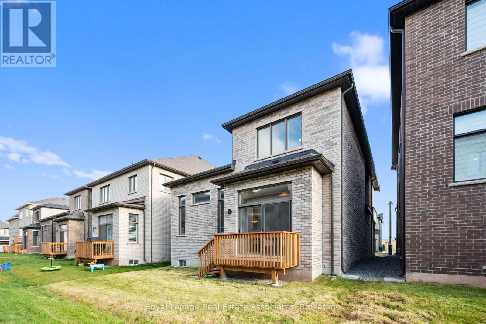 1249 Onyx Trail, Oakville, Ontario  L6H 8A8 - Photo 38 - W12516256