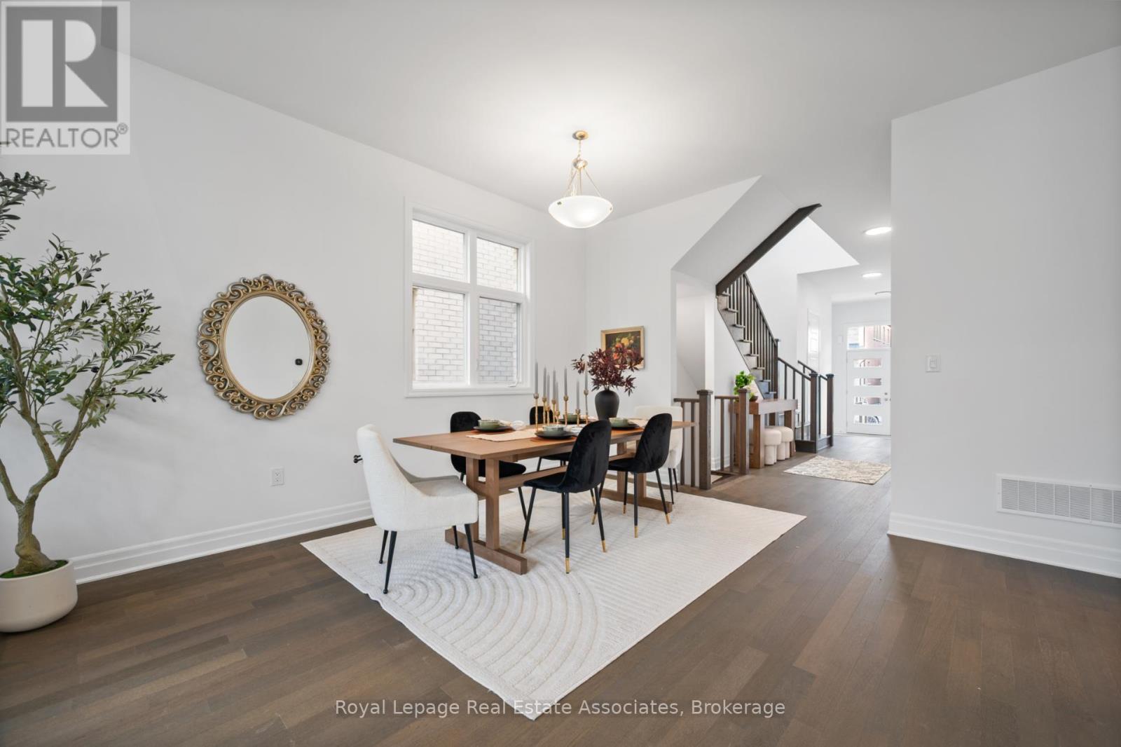 1249 Onyx Trail, Oakville, Ontario  L6H 8A8 - Photo 5 - W12516256