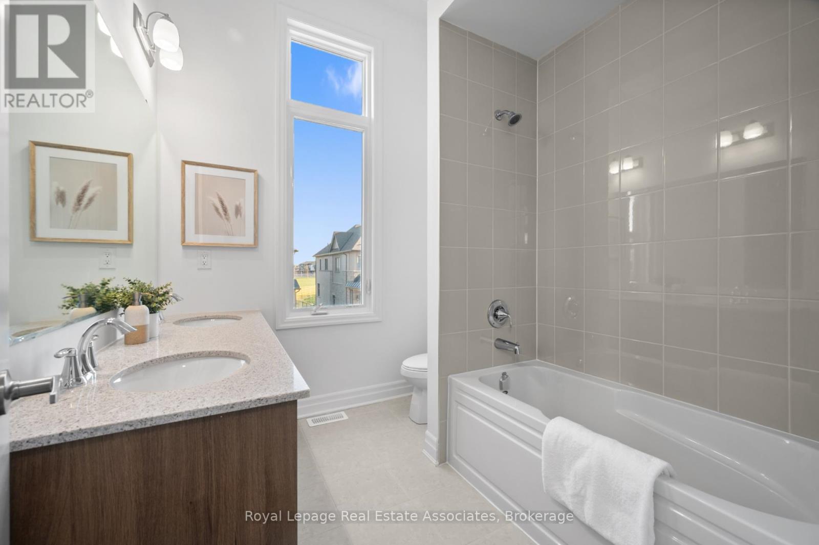 1249 Onyx Trail, Oakville, Ontario  L6H 8A8 - Photo 35 - W12516256