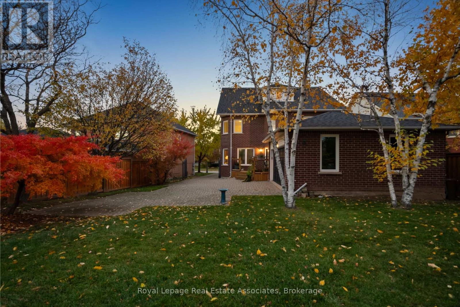 62 Pike Road, Oakville, Ontario  L6H 6C3 - Photo 36 - W12516922