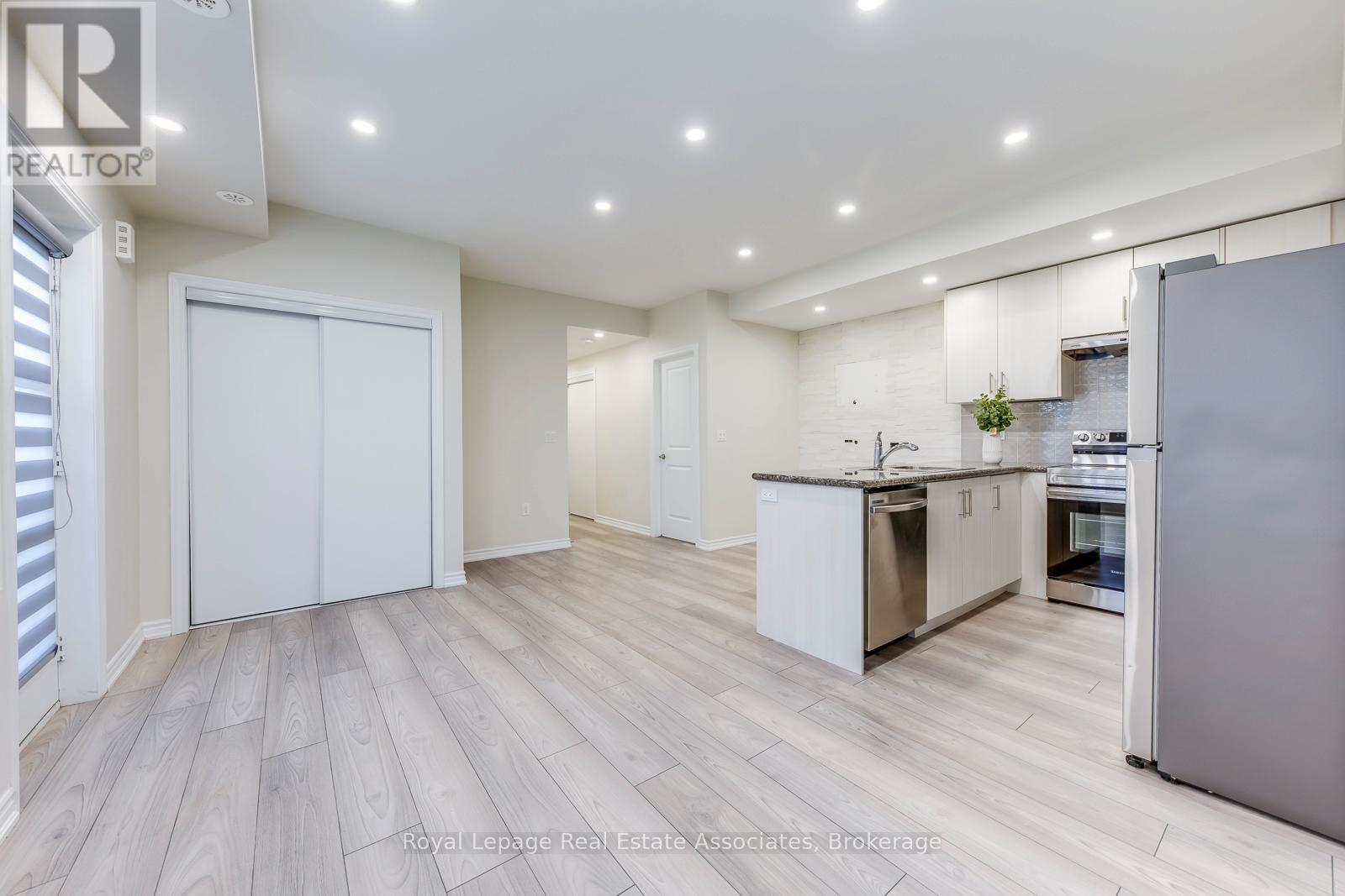 402 - 70 Halliford Place, Brampton, Ontario L6P 0N5 - Photo 9 - W12544200