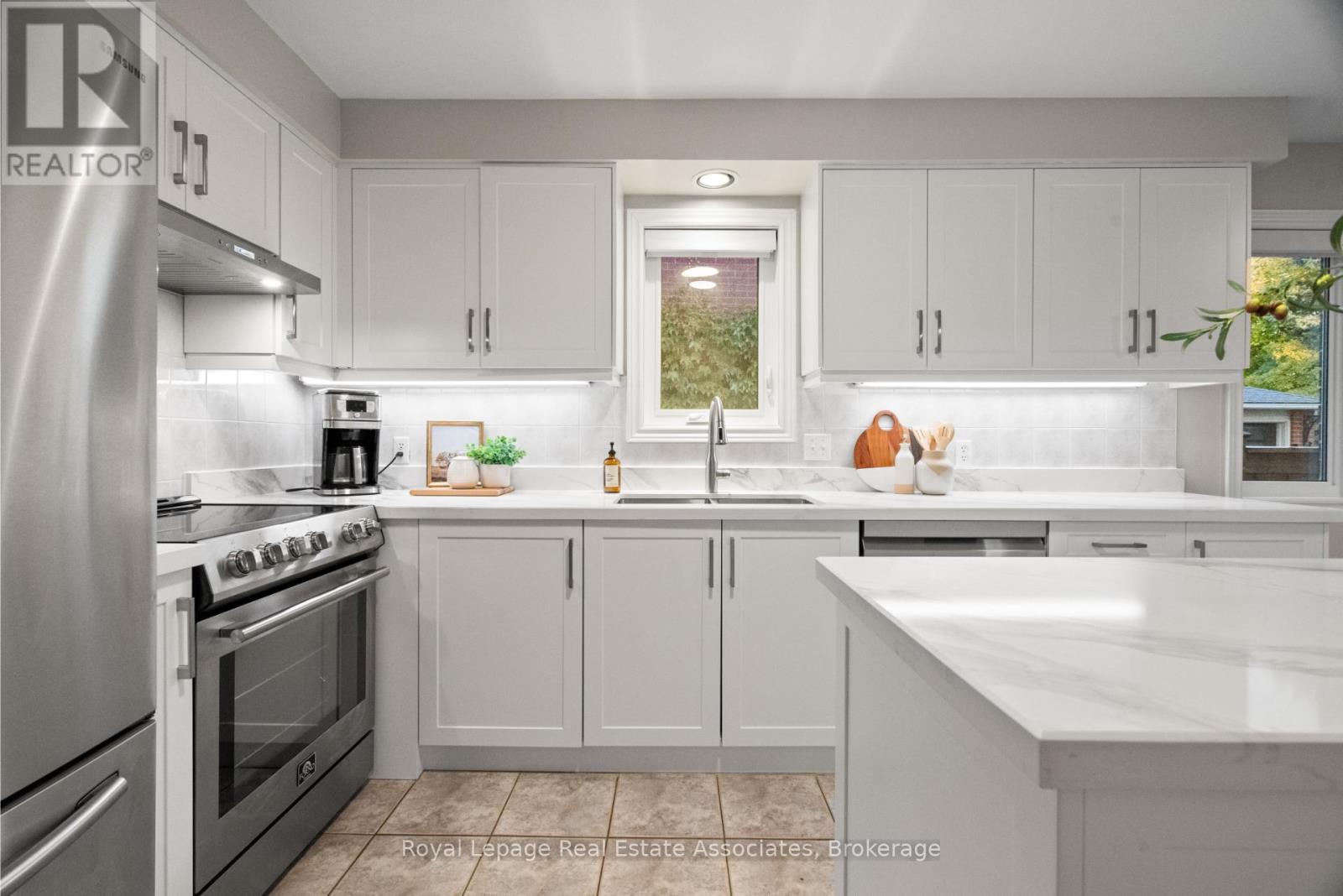 62 Pike Road, Oakville, Ontario  L6H 6C3 - Photo 15 - W12516922