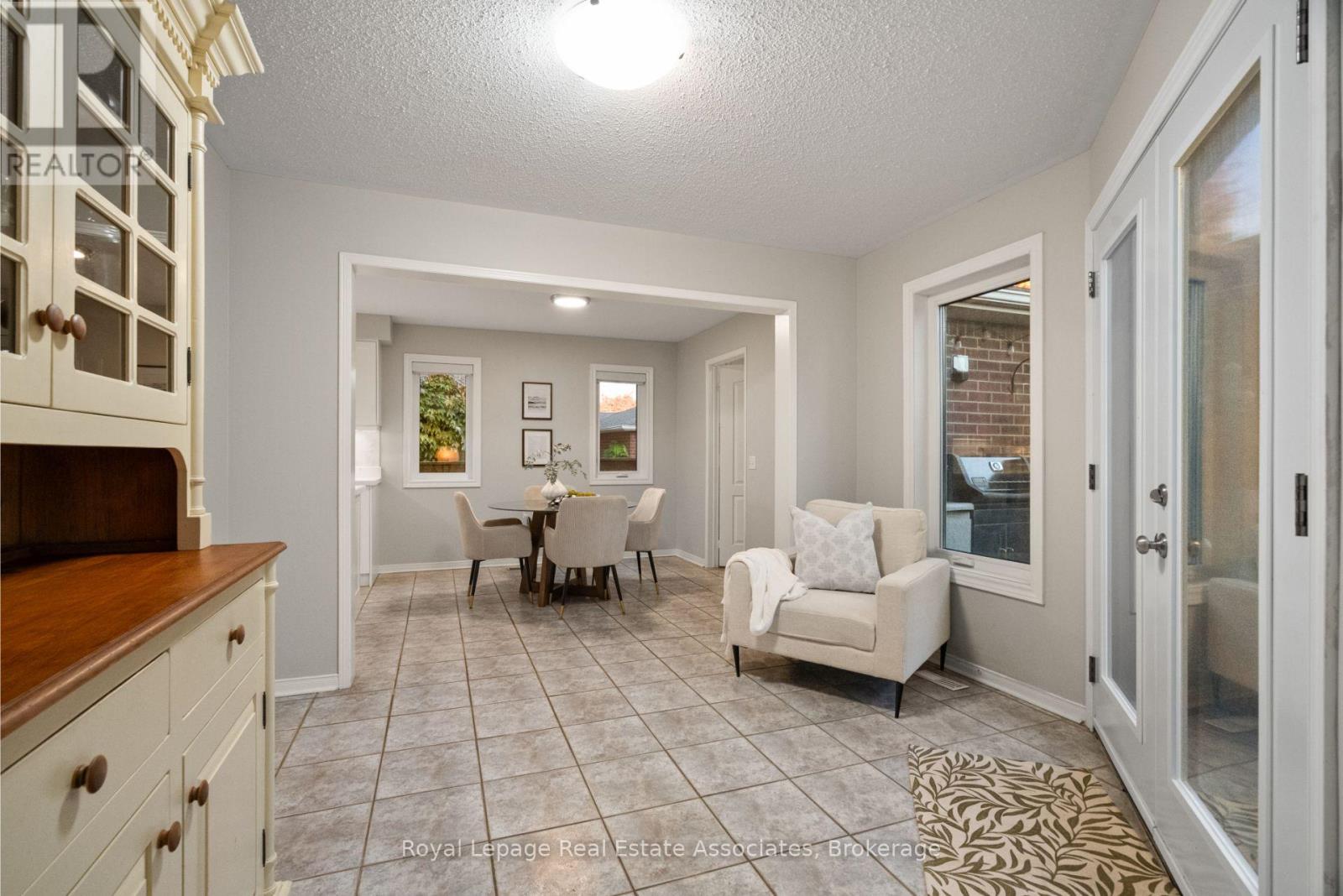 62 Pike Road, Oakville, Ontario  L6H 6C3 - Photo 8 - W12516922