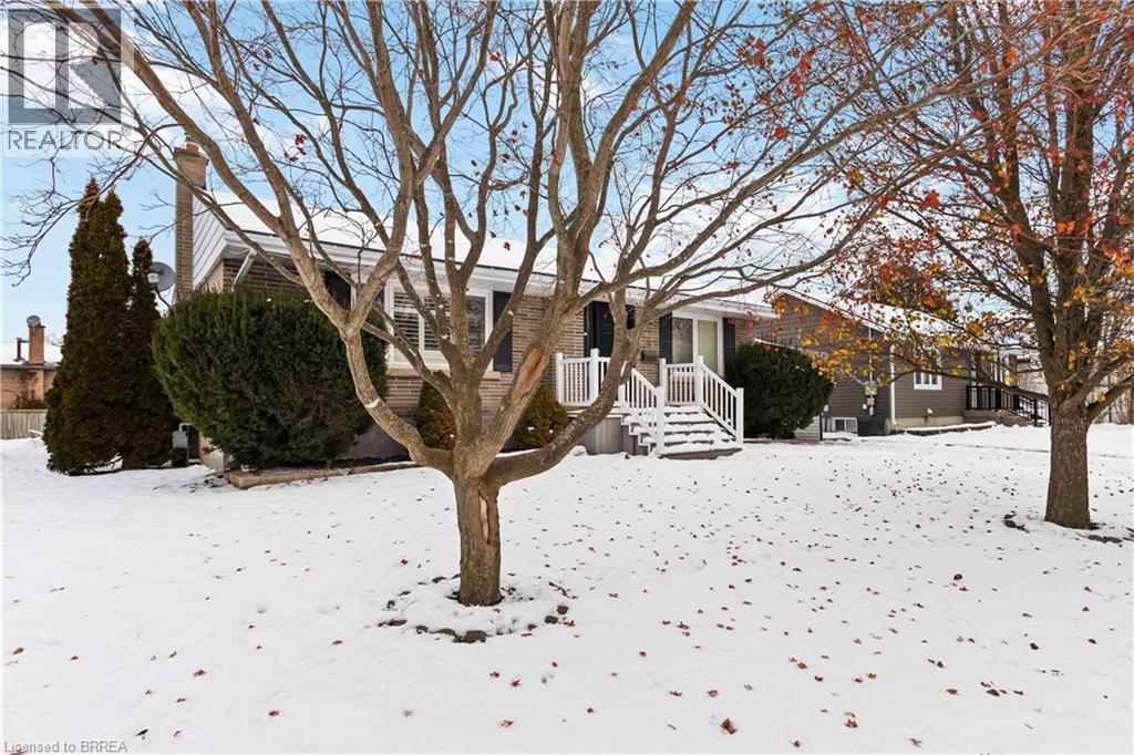 10 Albemarle Street, Brantford, Ontario  N3S 4N2 - Photo 2 - 40792000