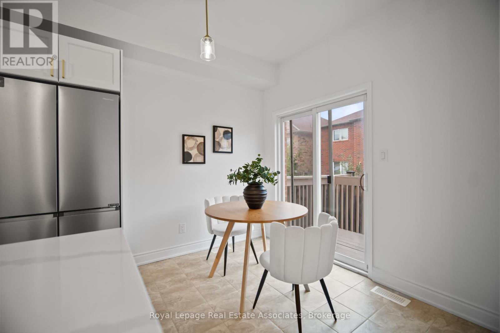 580 Courtney Valley Road, Mississauga, Ontario  L5V 0C2 - Photo 18 - W12550836