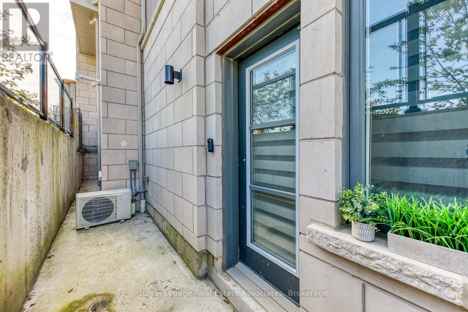 402 - 70 Halliford Place, Brampton, Ontario L6P 0N5 - Photo 4 - W12544200