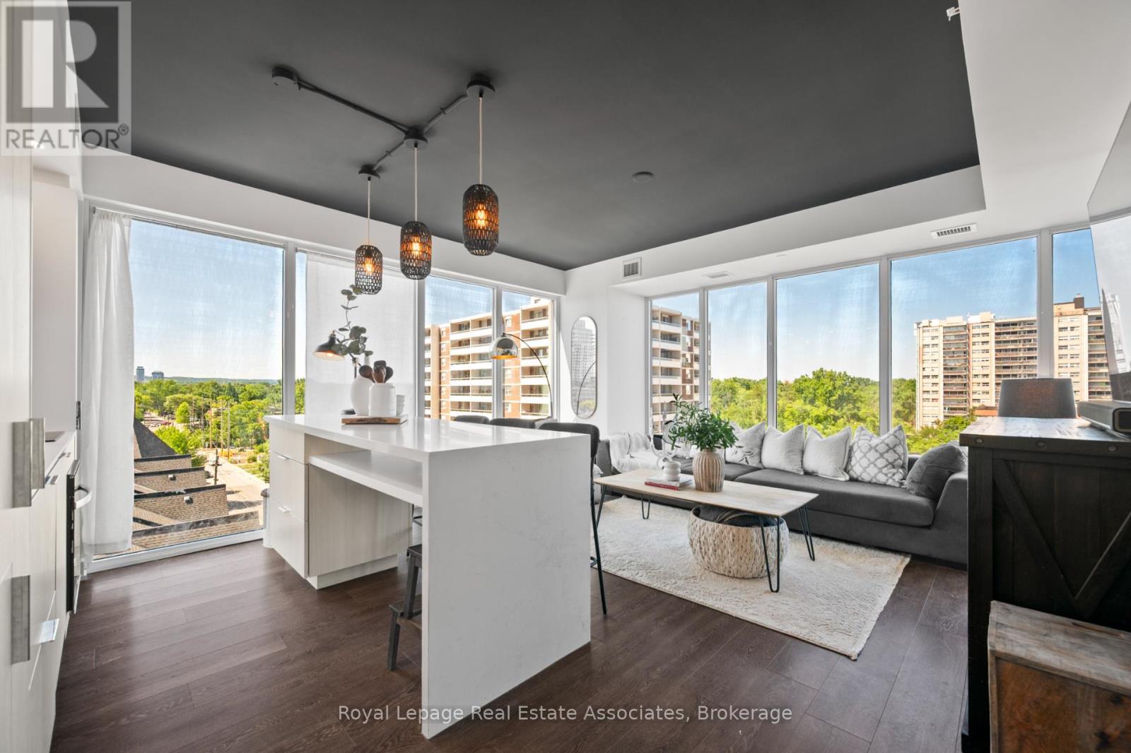 602 - 370 Martha Street, Burlington, Ontario L7R 0G9 - Photo 4 - W12586432