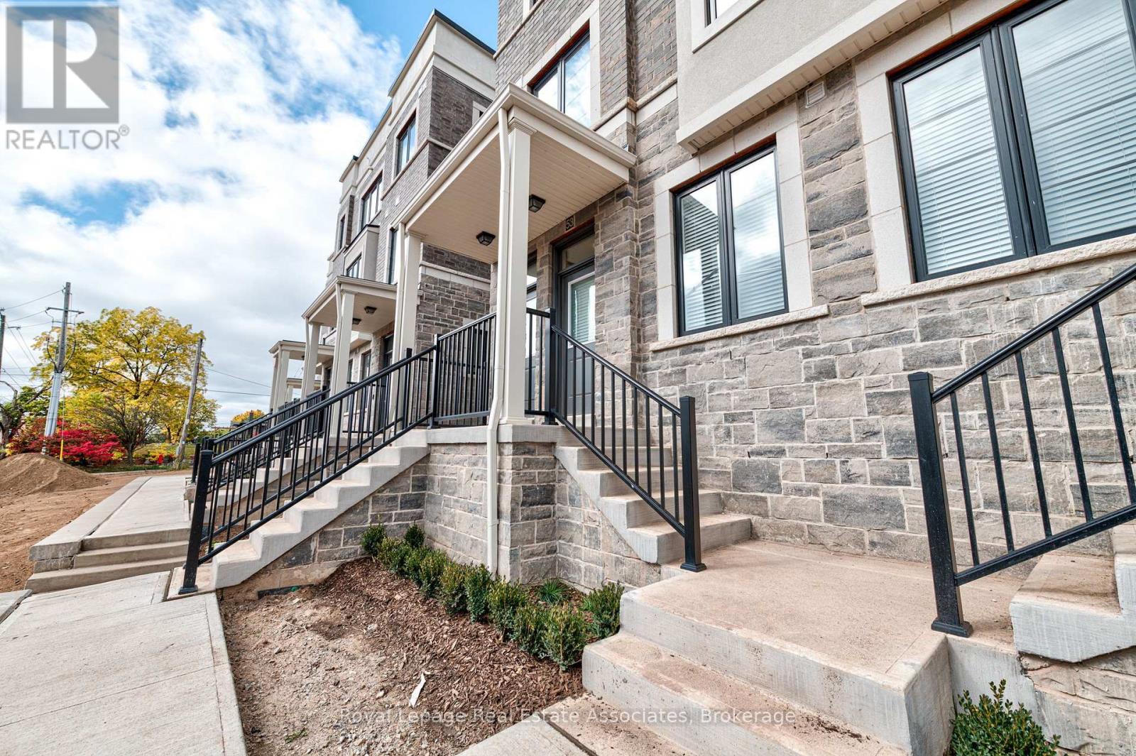 53 - 383 Dundas Street E, Hamilton, Ontario  L8B 1X6 - Photo 2 - X12271188