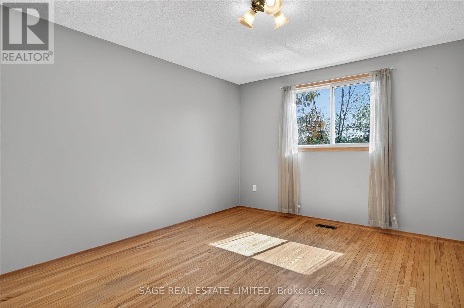 48 Queen Street, Kawartha Lakes, Ontario K0M 1A0 - Photo 17 - X12412732