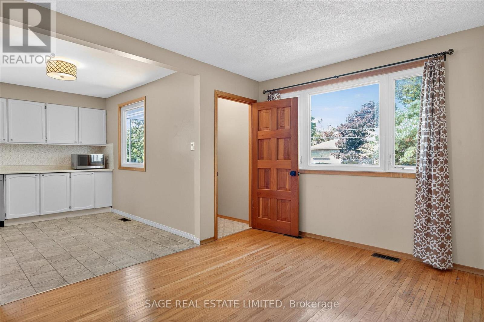 48 Queen Street, Kawartha Lakes, Ontario K0M 1A0 - Photo 5 - X12412732