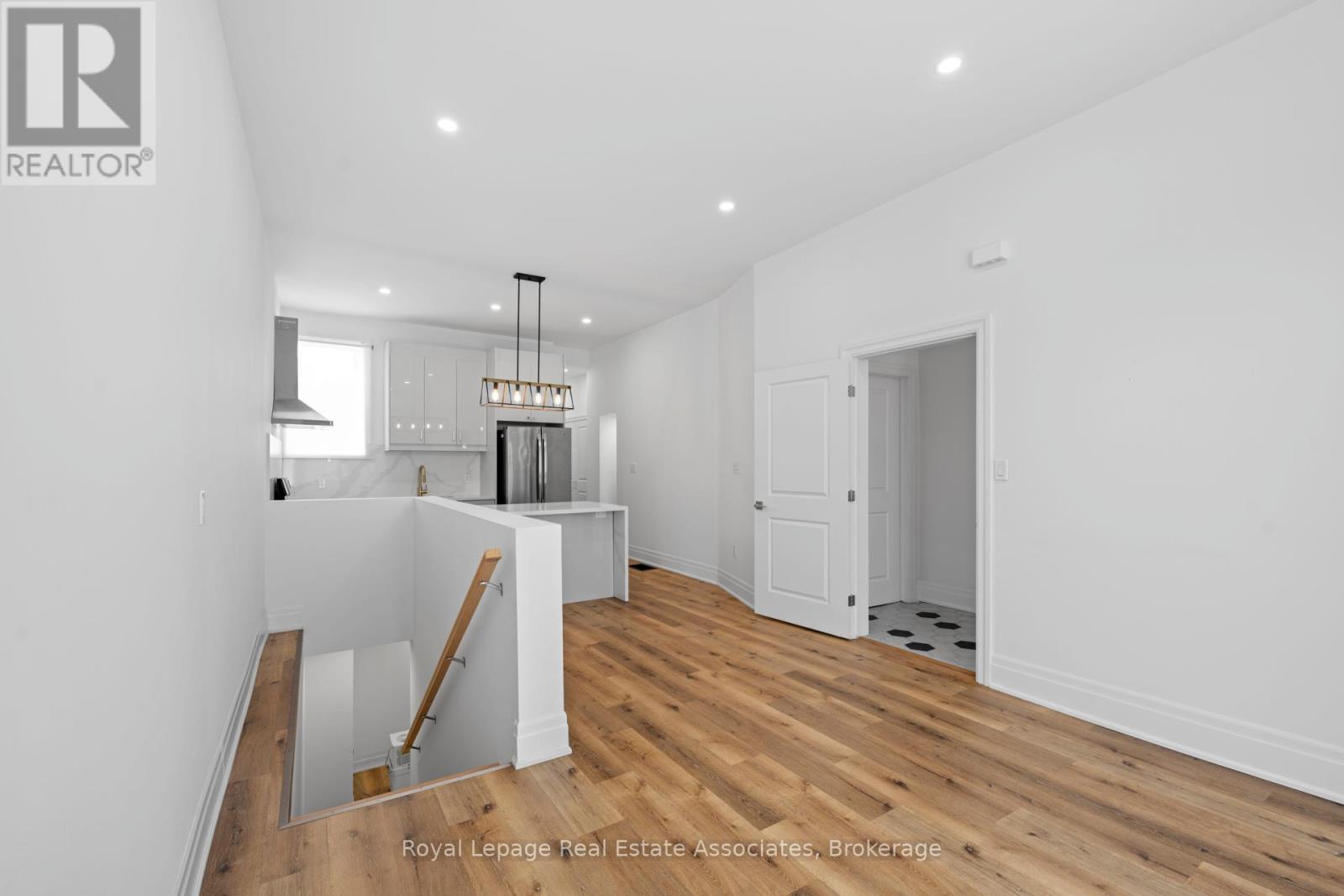 #a - 153 Bay Street N, Hamilton, Ontario L8R 2P5 - Photo 5 - X12539194