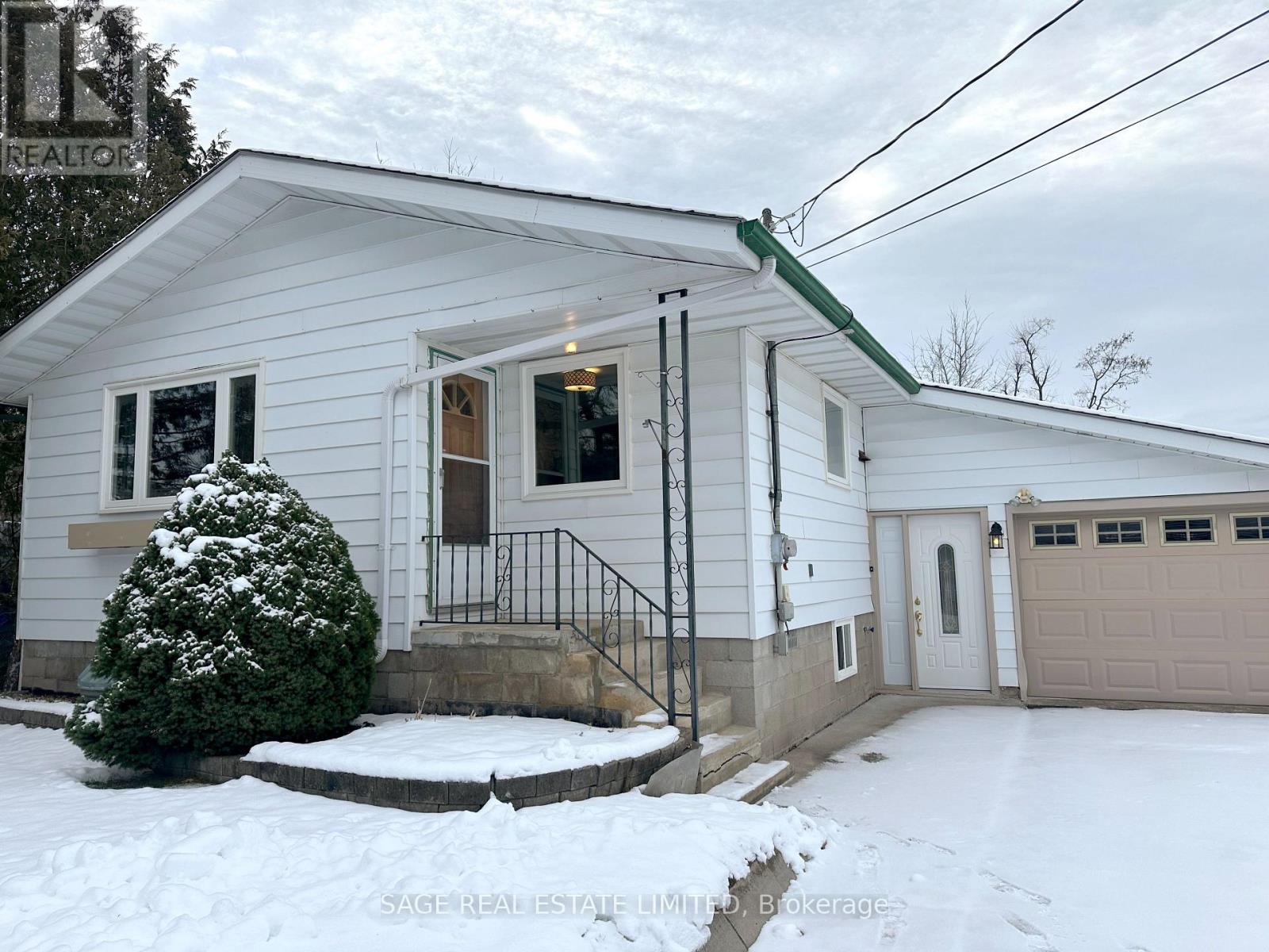 48 Queen Street, Kawartha Lakes, Ontario K0M 1A0 - Photo 2 - X12412732