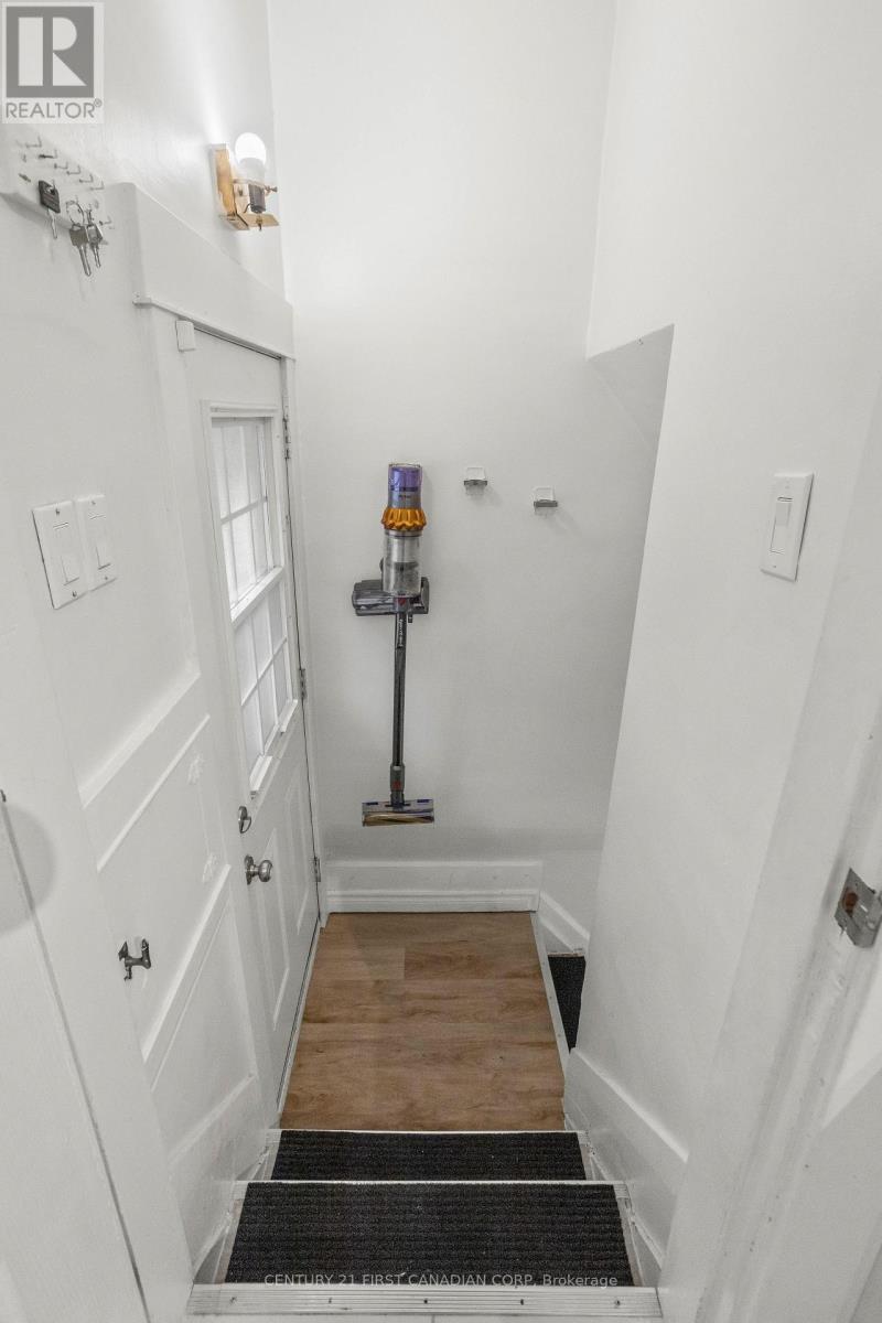 872 Lovett Street, London East, Ontario  N5Z 1N5 - Photo 25 - X12438520