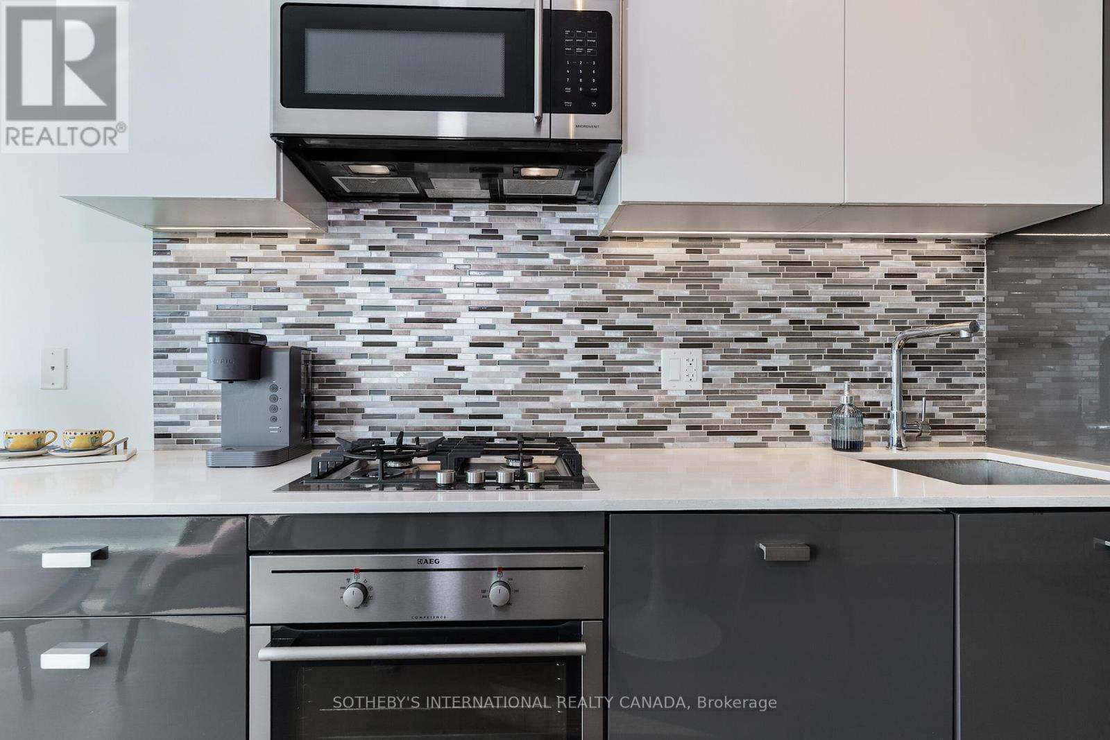 707 - 835 St. Clair Avenue W, Toronto, Ontario  M6C 0A8 - Photo 6 - C12597100