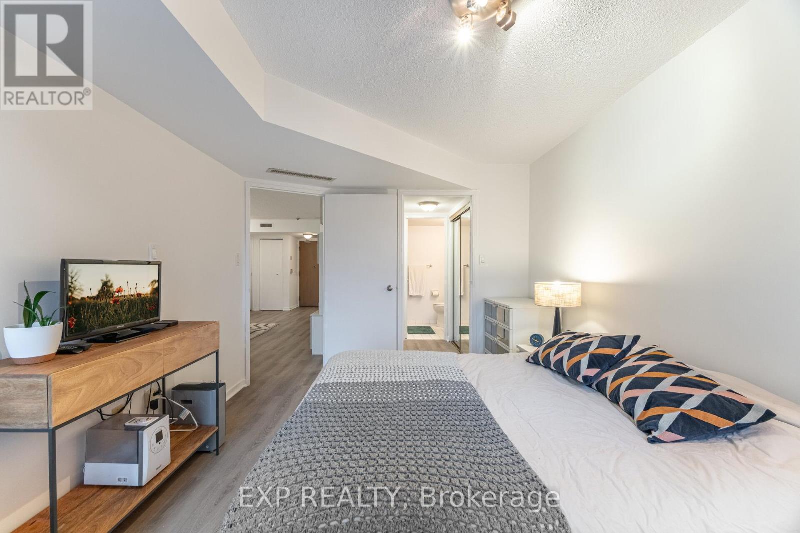 617 - 1001 Bay Street, Toronto, Ontario  M5S 3A6 - Photo 14 - C12597110