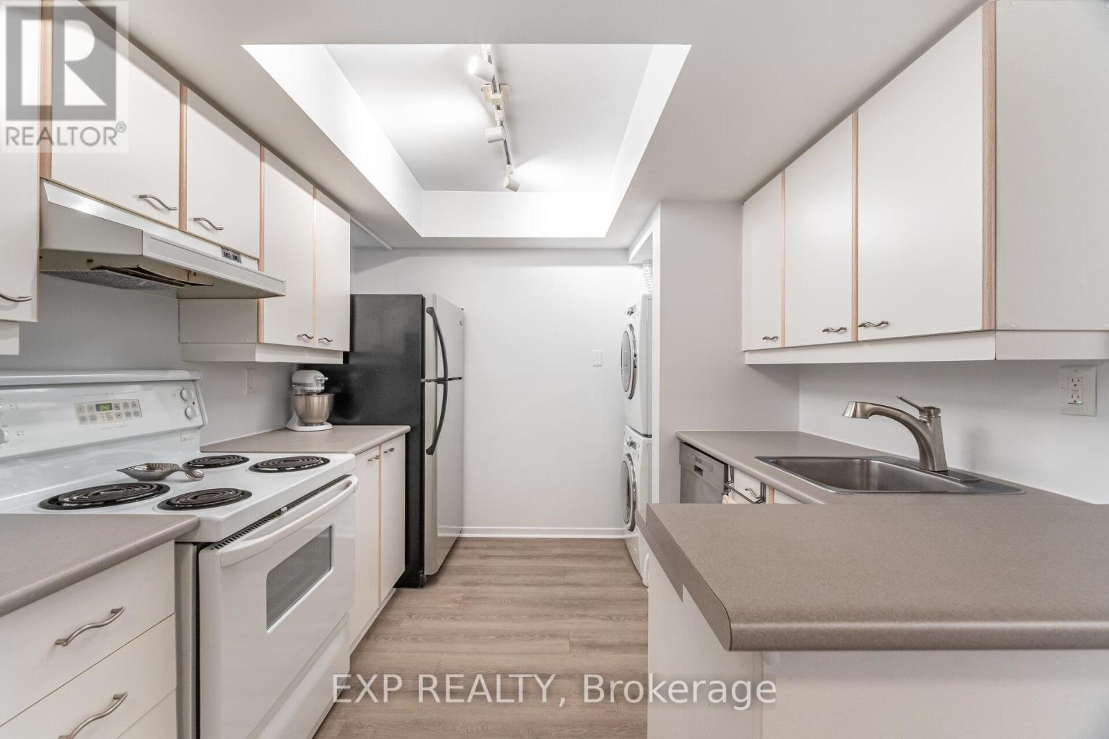 617 - 1001 Bay Street, Toronto, Ontario  M5S 3A6 - Photo 9 - C12597110