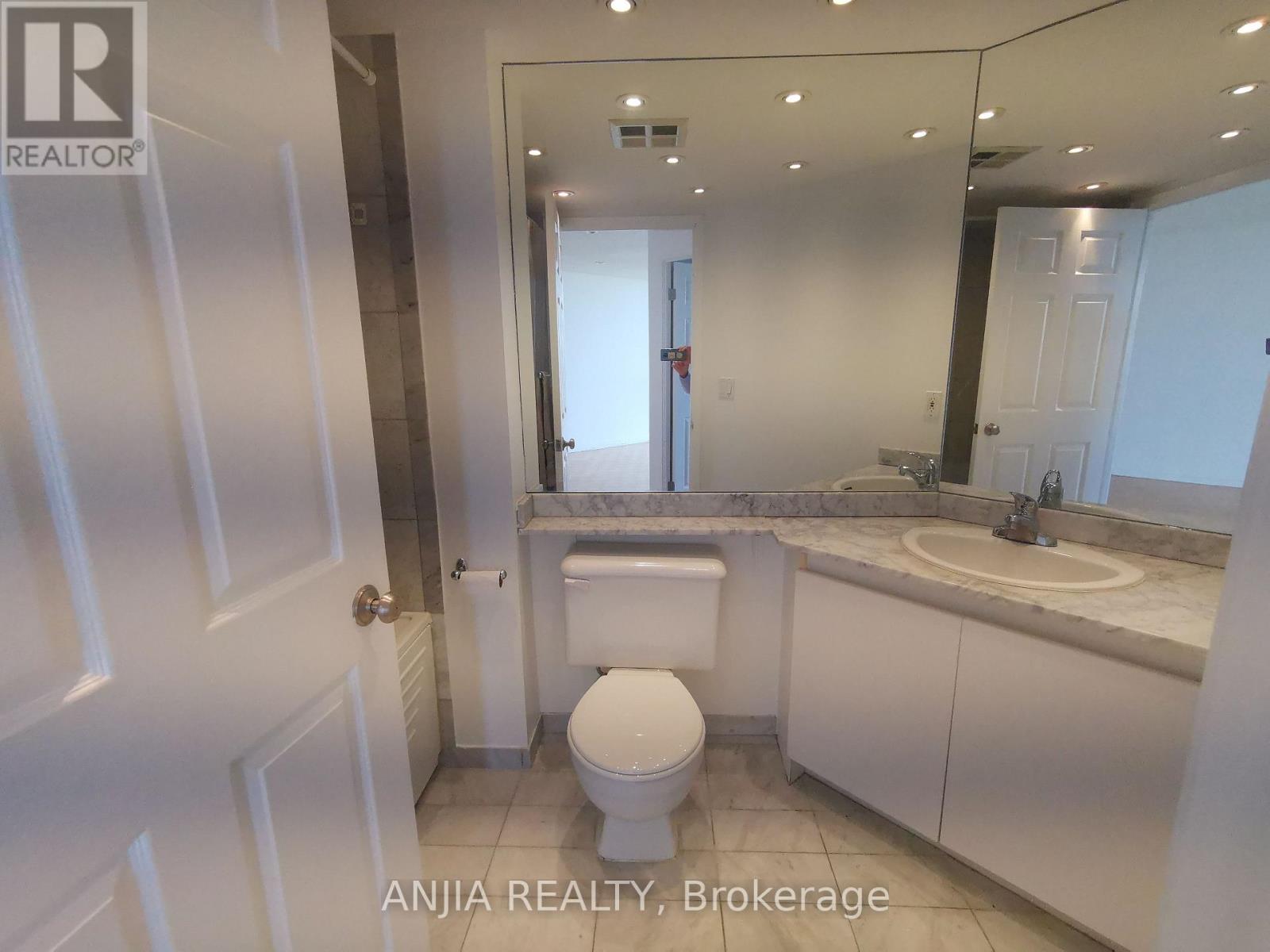 3710 - 7 Concorde Place, Toronto, Ontario M3C 3N4 - Photo 12 - C12597180