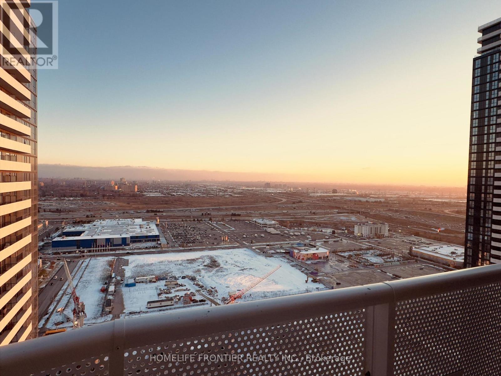 3510 - 8 Interchange Way S, Vaughan, Ontario  L4K 0R2 - Photo 2 - N12597120