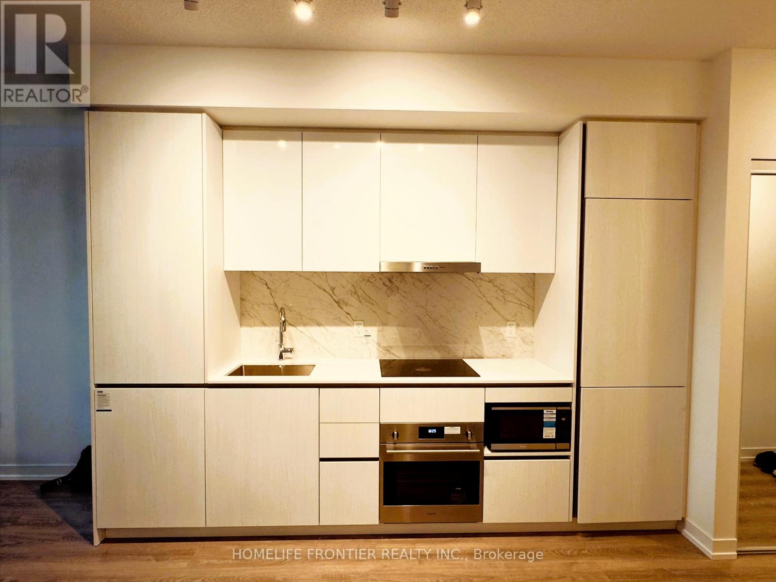 3510 - 8 Interchange Way S, Vaughan, Ontario  L4K 0R2 - Photo 5 - N12597120