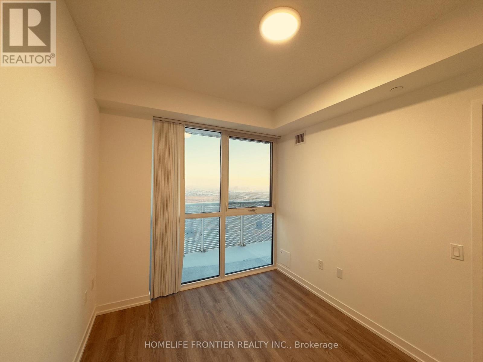 3510 - 8 Interchange Way S, Vaughan, Ontario  L4K 0R2 - Photo 6 - N12597120