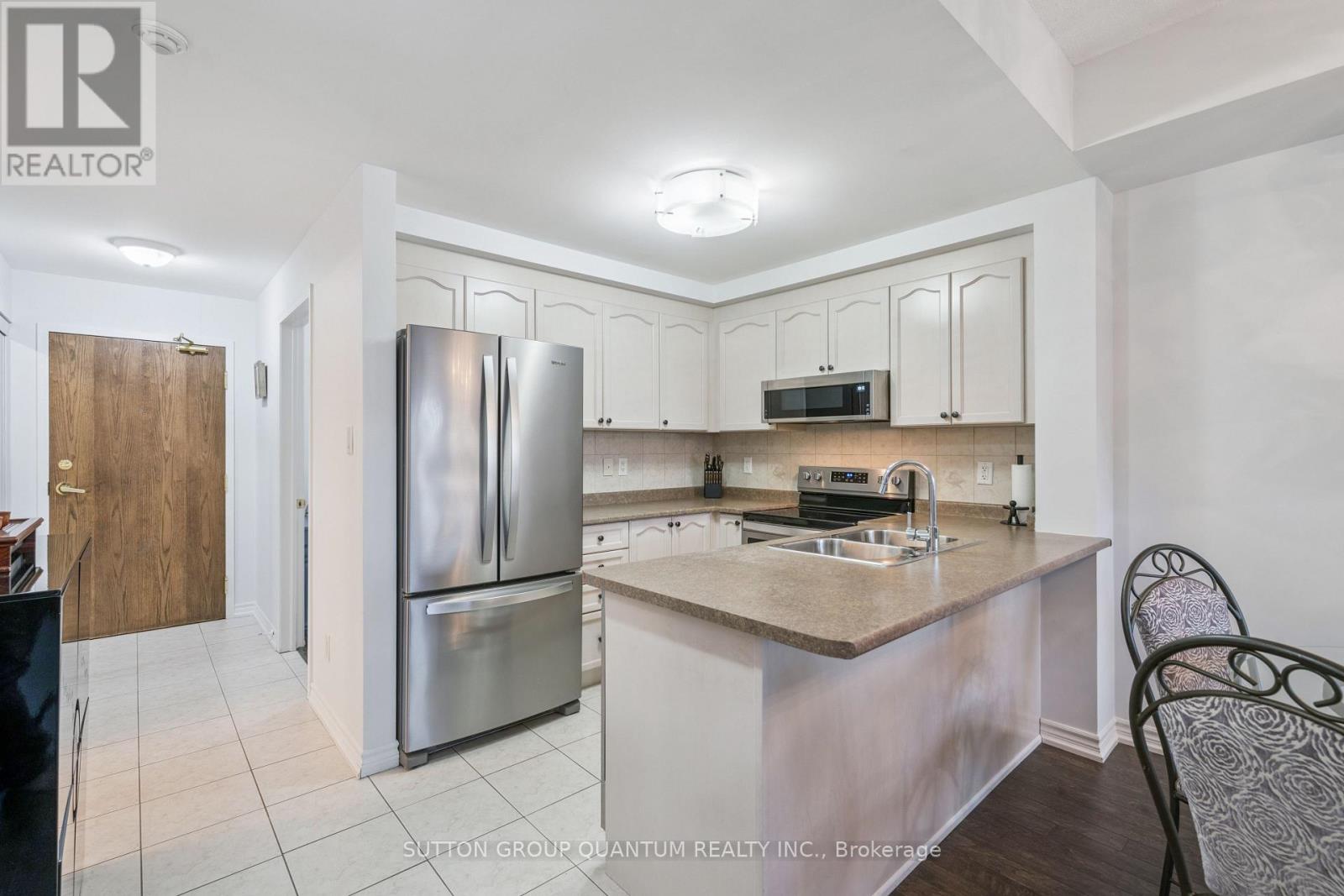 213 - 8 Maison Parc Court, Vaughan, Ontario  L4J 9K5 - Photo 8 - N12597130