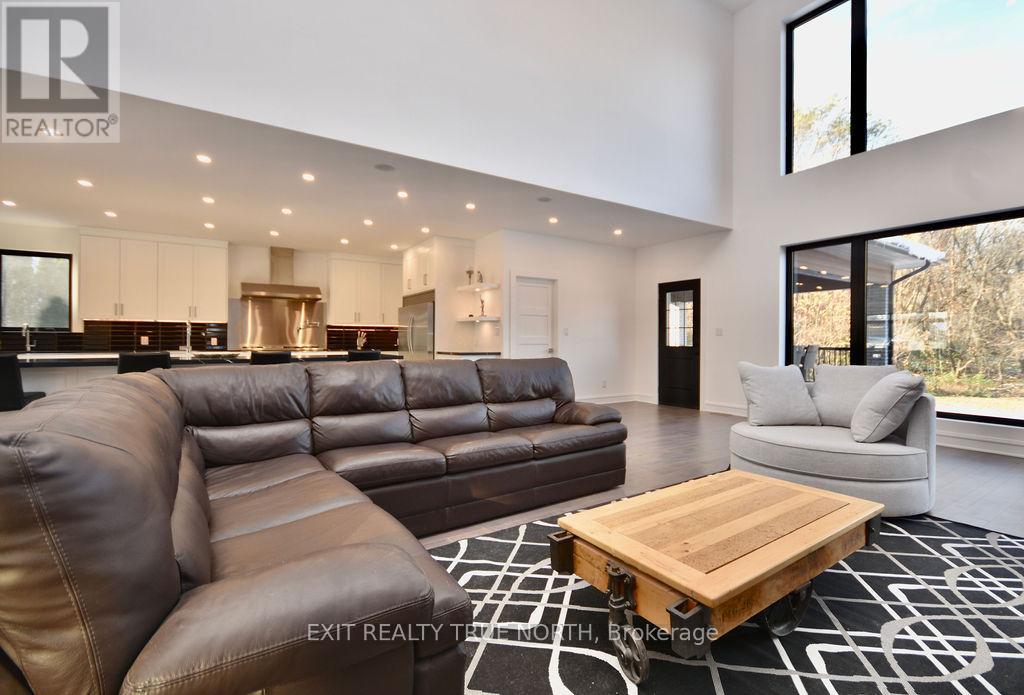 57 Glenhuron Drive, Springwater (Midhurst), Ontario  L4M 6T4 - Photo 10 - S12597102